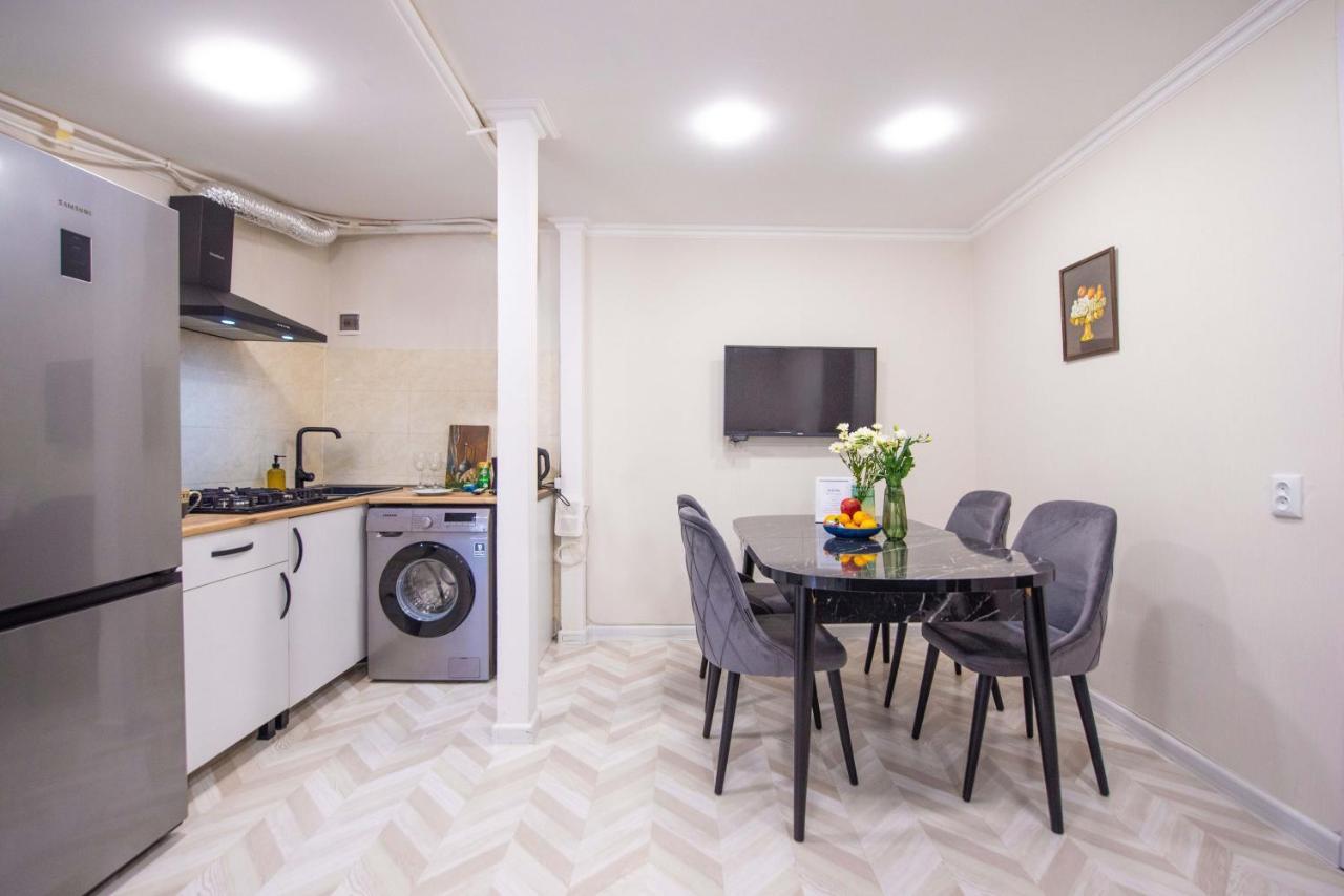 Old Town-Booking Apartment 第比利斯 外观 照片